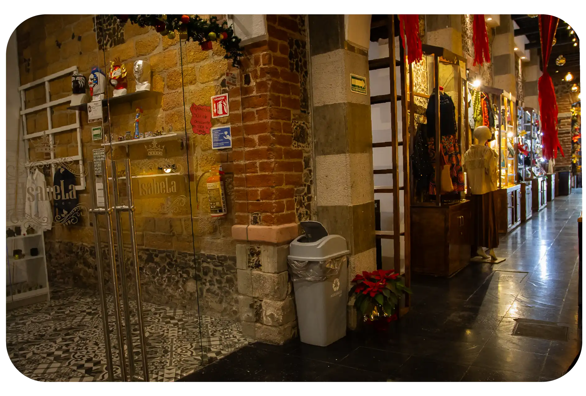 Plaza Mercado Isabela